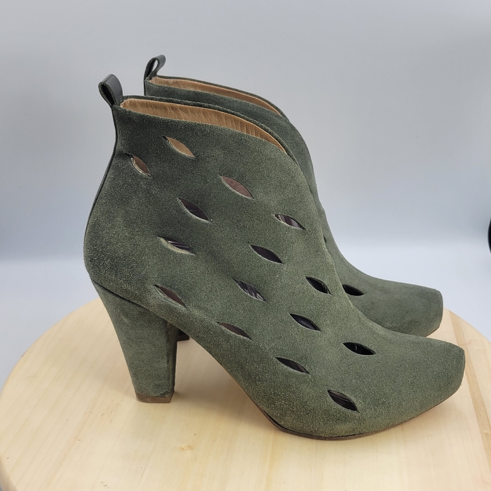 Surface to Air Perforated High Back Suede Platform Booties Womens Size EU 41